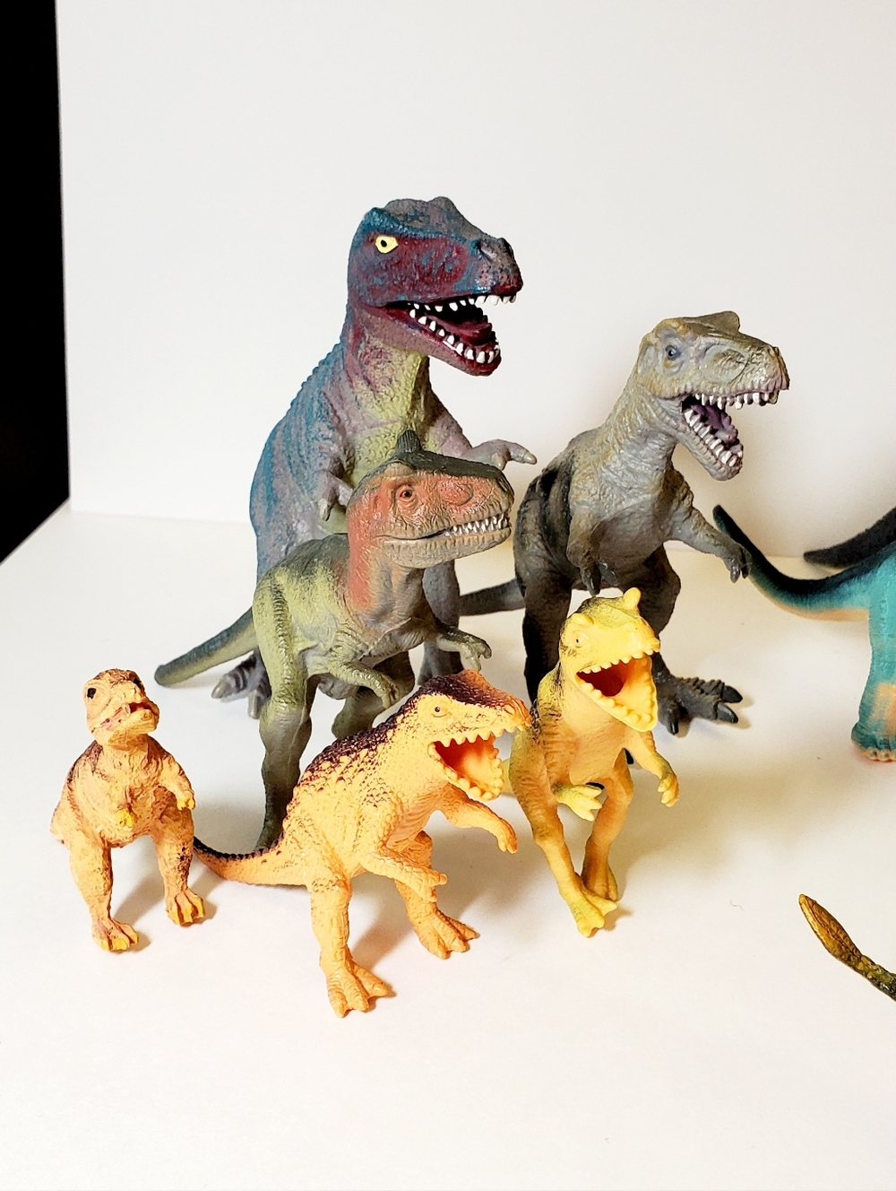 Toys R Us Animal Planet Dinosaurs Toy Set -40 Pieces - Picture 4 of 8